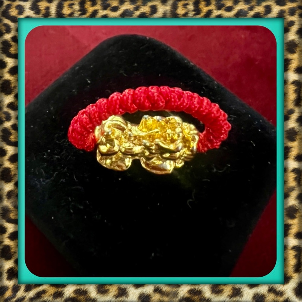 👑✅PRICE FIRM✅ Gold Pixiu and Red Braided Ring. Size 7.5